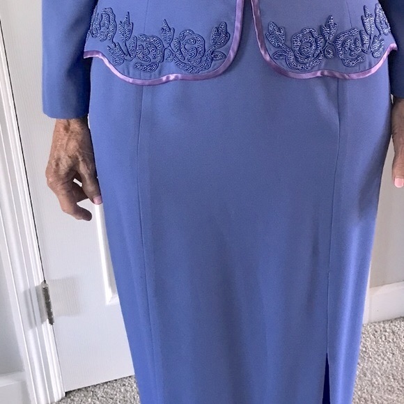 Remini Suit, Size 6 - Picture 8 of 13